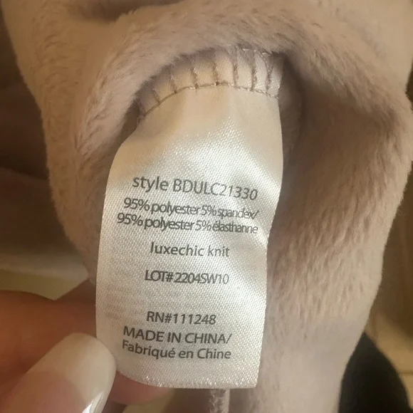 Barefoot Dreams Women's Soft Pink Robe - Picture 6 of 6